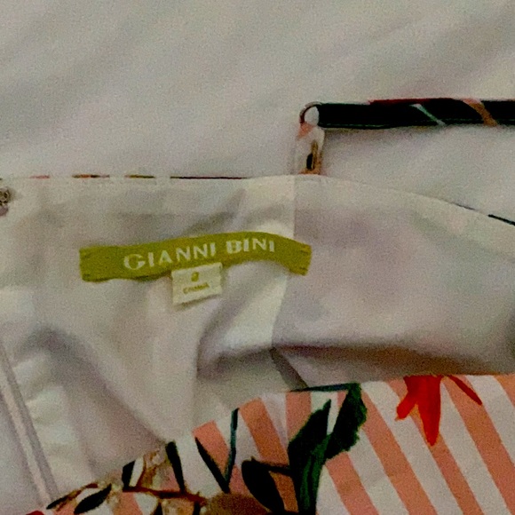 Gorgeous Gianni Bini fleural print dress! - Picture 3 of 3